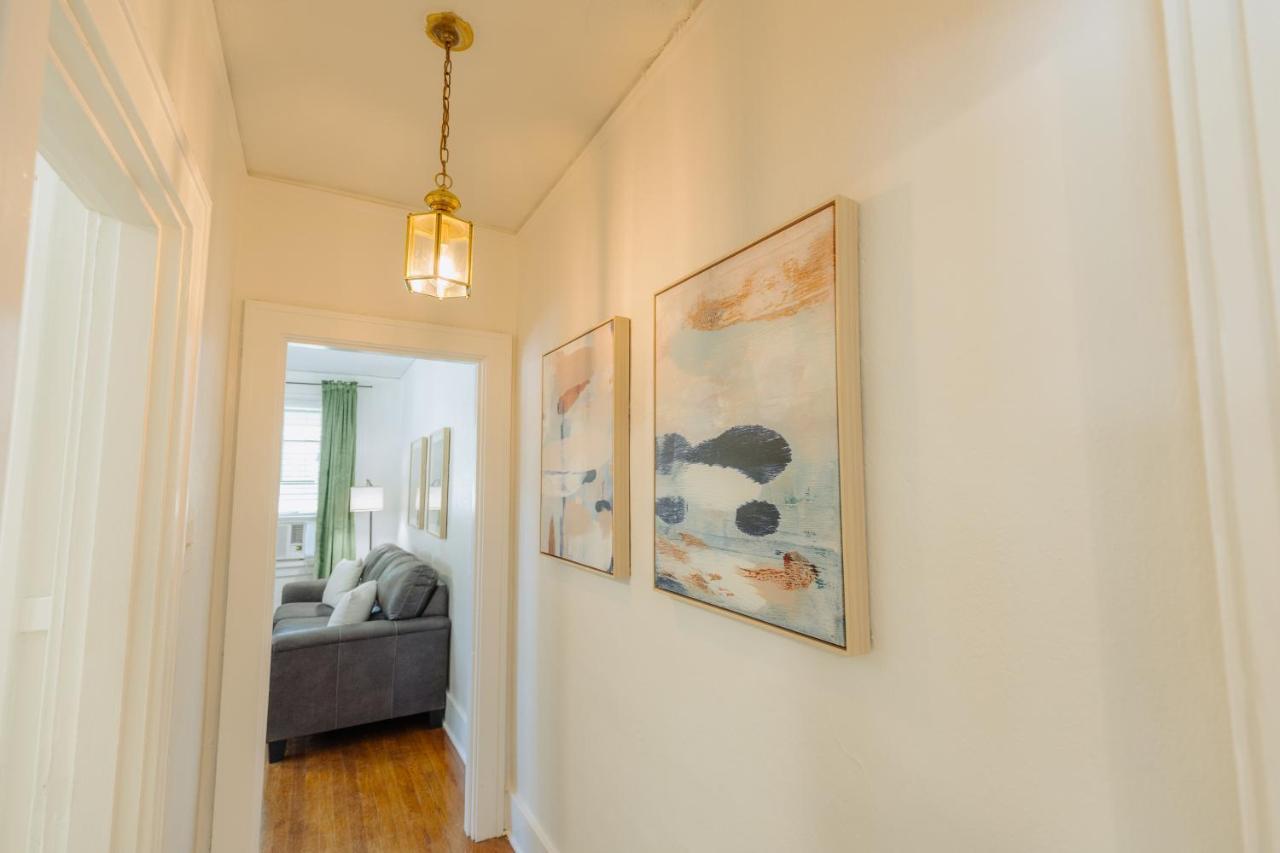 Historic Revival King Bed Midtown 70 Fast Wifi Free Parking Yes Pets Holiday home *