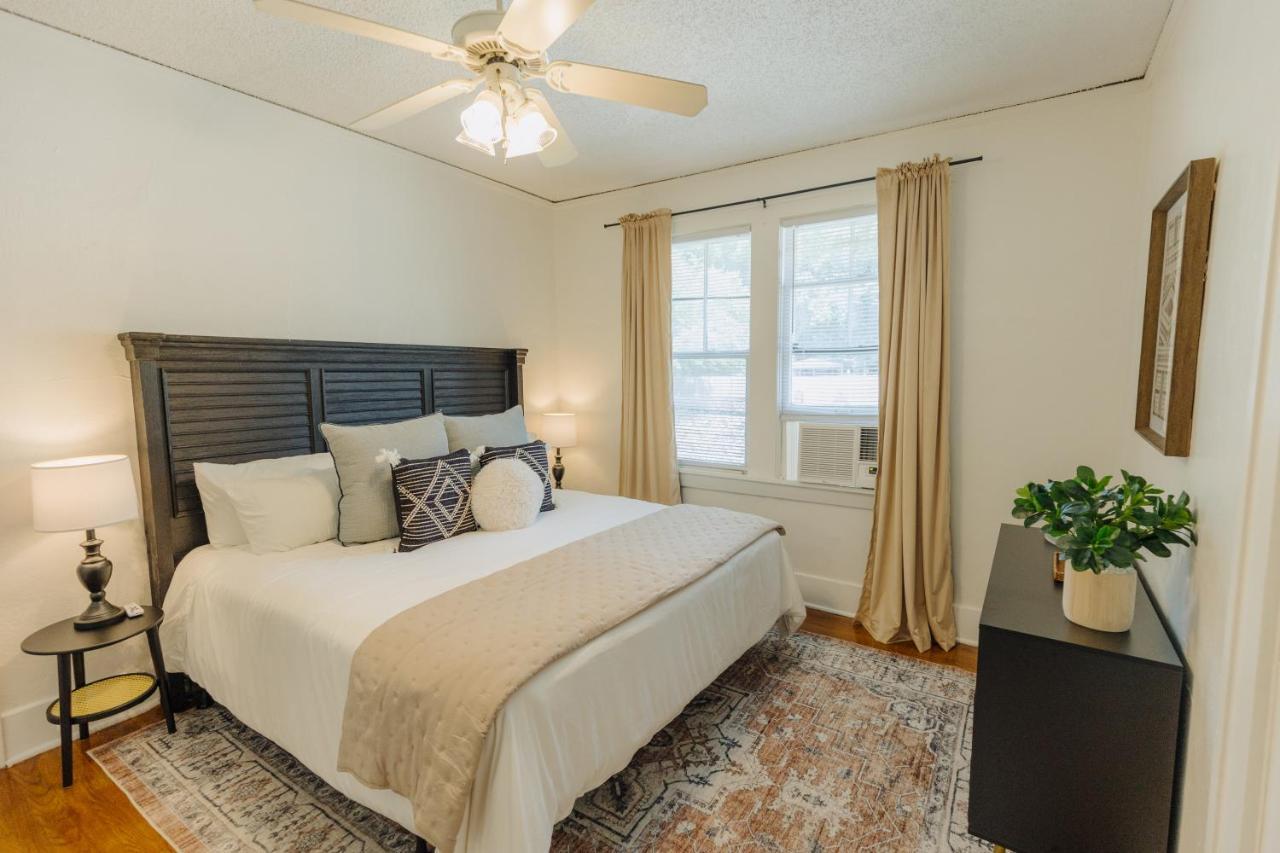 Historic Revival King Bed Midtown 70 Fast Wifi Free Parking Yes Pets Holiday home *
