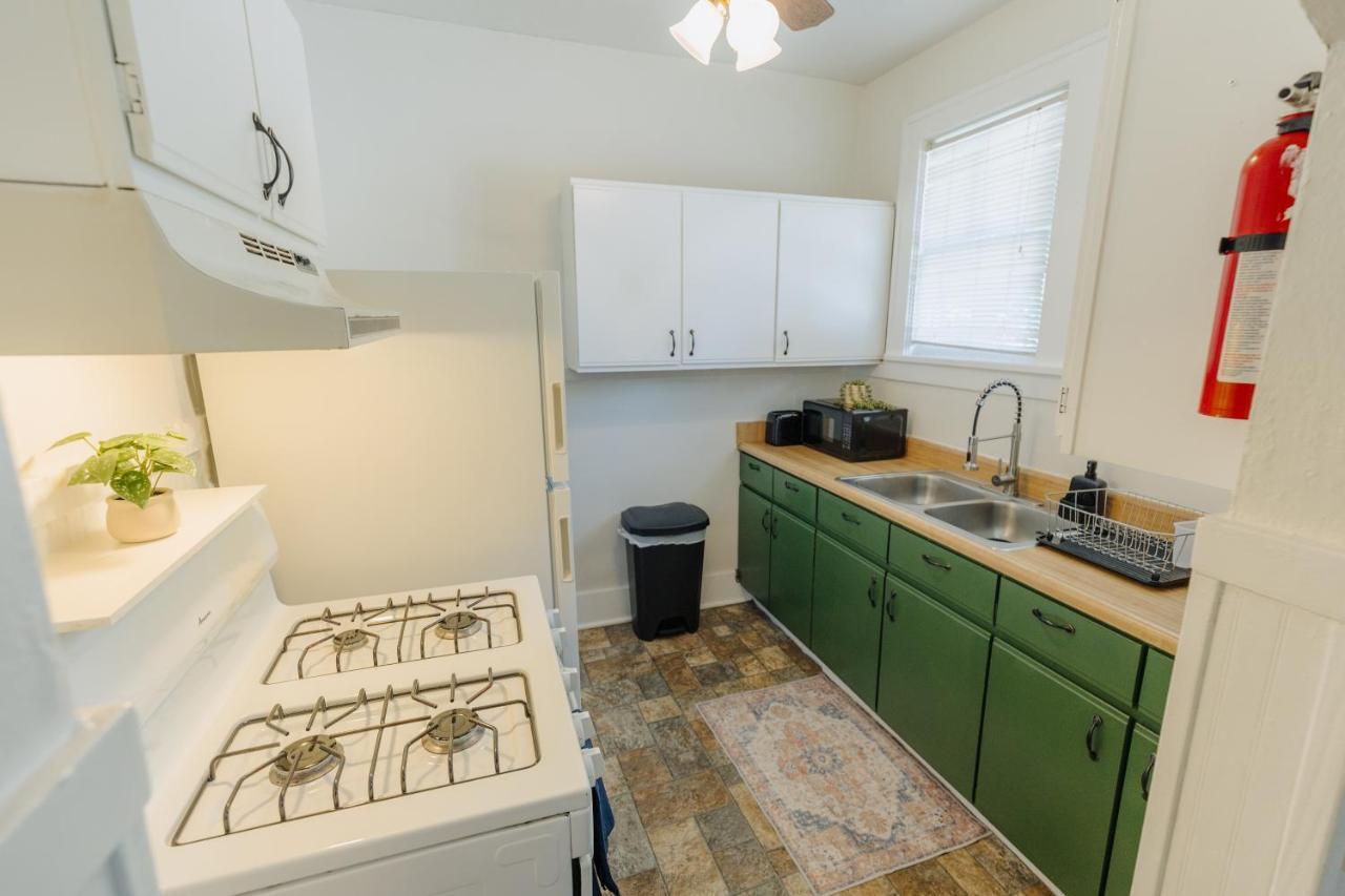 Holiday home Historic Revival King Bed Midtown 70 Fast Wifi Free Parking Yes Pets