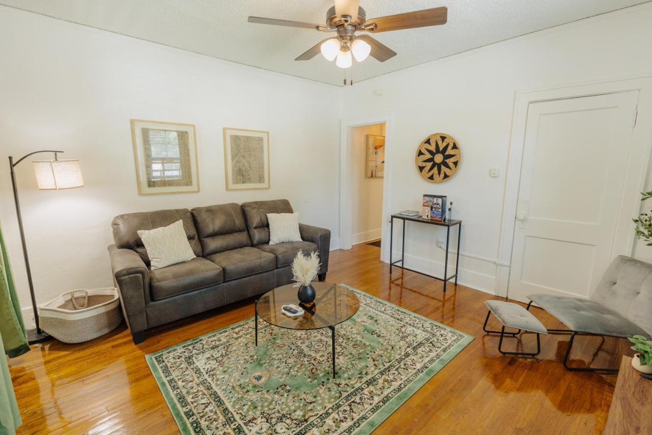 Historic Revival King Bed Midtown 70 Fast Wifi Free Parking Yes Pets Holiday home *