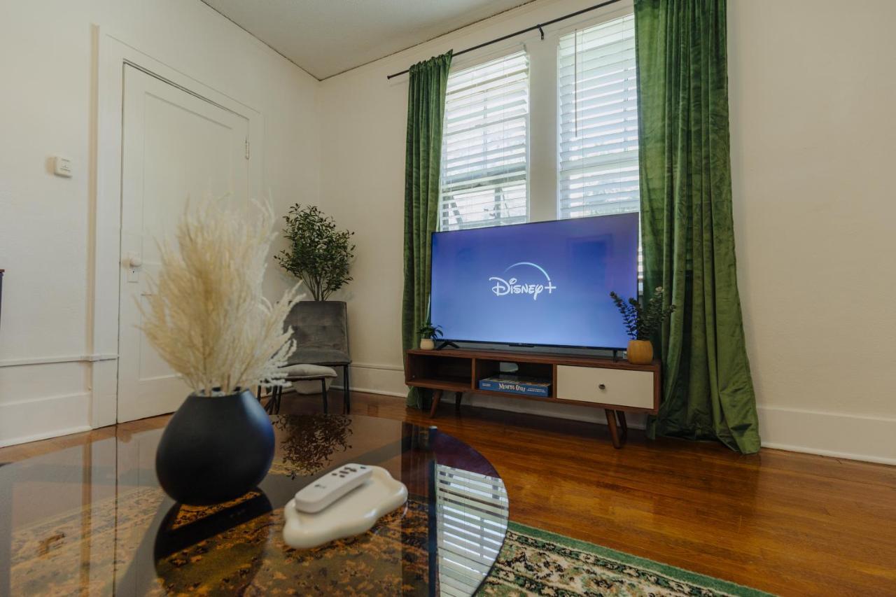 Holiday home Historic Revival King Bed Midtown 70 Fast Wifi Free Parking Yes Pets *